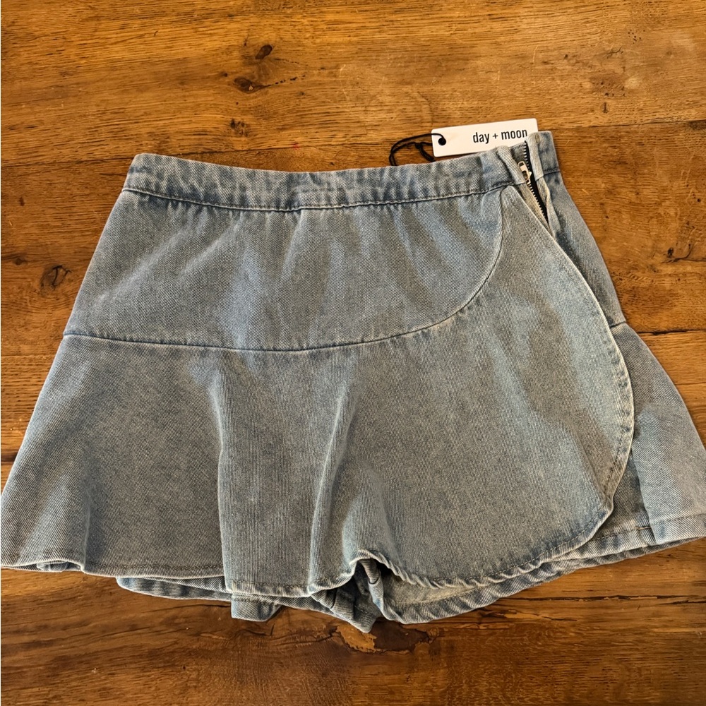 Day+moon Women's Blue Denim Skort